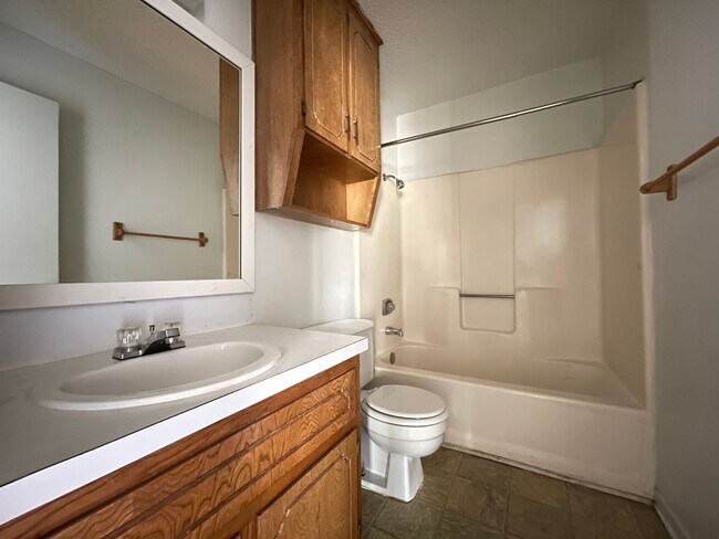 Building Photo - 1704 Bundrant Dr