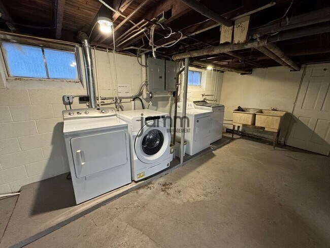 Building Photo - 12611 Franklin Blvd