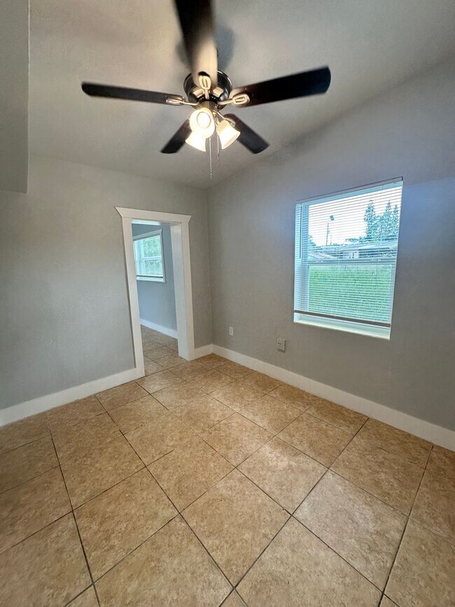 Building Photo - 4-Bedroom Home with Modern Touches!