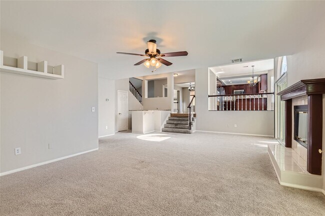 Building Photo - HUGE 5 Bedroom Home In Desert Shores with ...