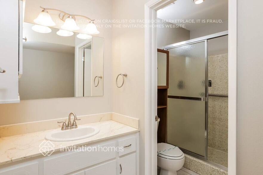 Building Photo - 4516 W Hayward Ave