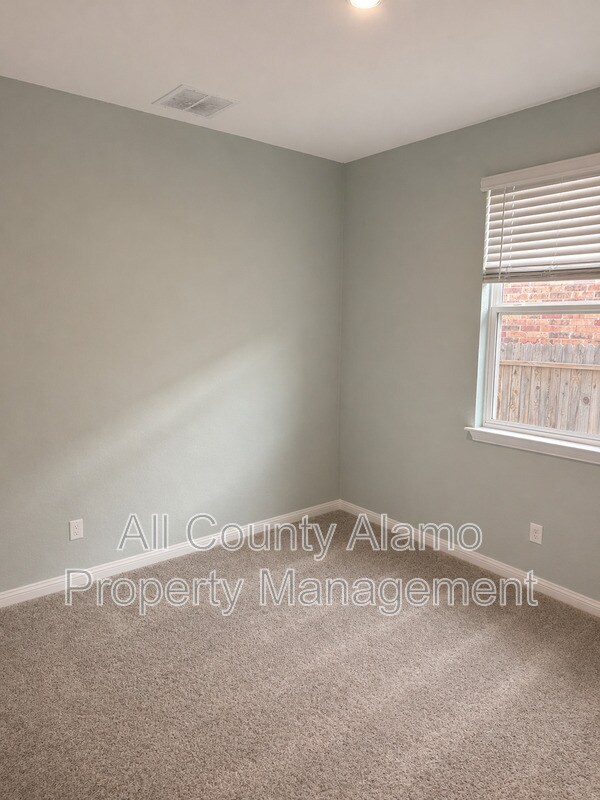 Building Photo - 420 Chaste Tree Dr