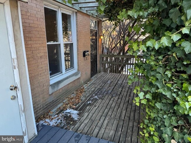 Building Photo - 540 S 48th St