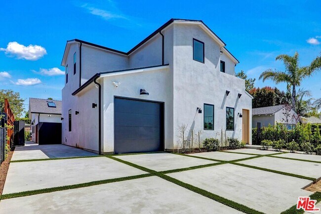 Building Photo - 4720 Marshall Dr