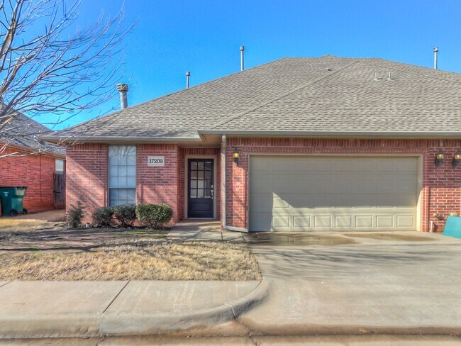 Building Photo - Spacious Edmond Gem with Bonus Room & Cove...