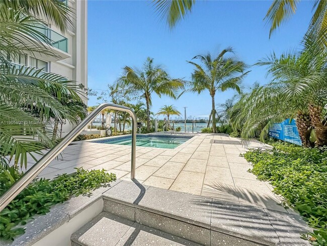 Building Photo - 1035 West Ave