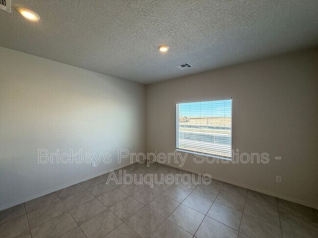 Building Photo - 6118 Chicago Dr SE