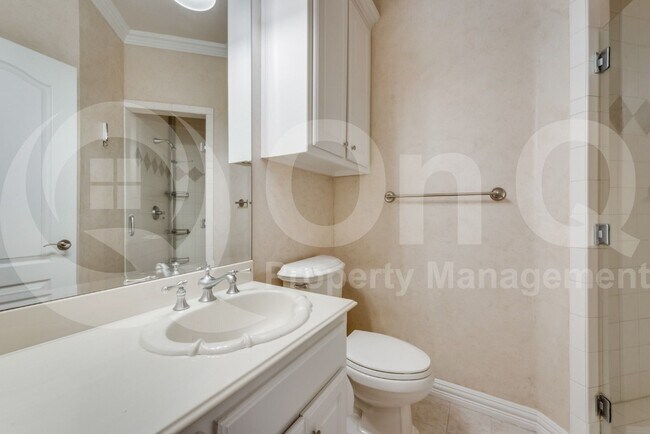 Building Photo - 5224 Longvue Dr