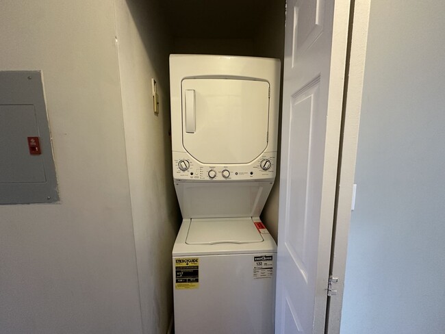 Building Photo - 437 Edpas Rd