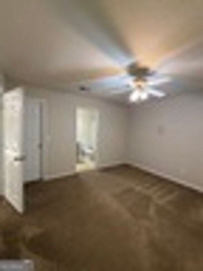 Building Photo - 408/410 Lawnwood Ct