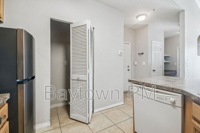 Building Photo - 10025 Courtney Palms Blvd