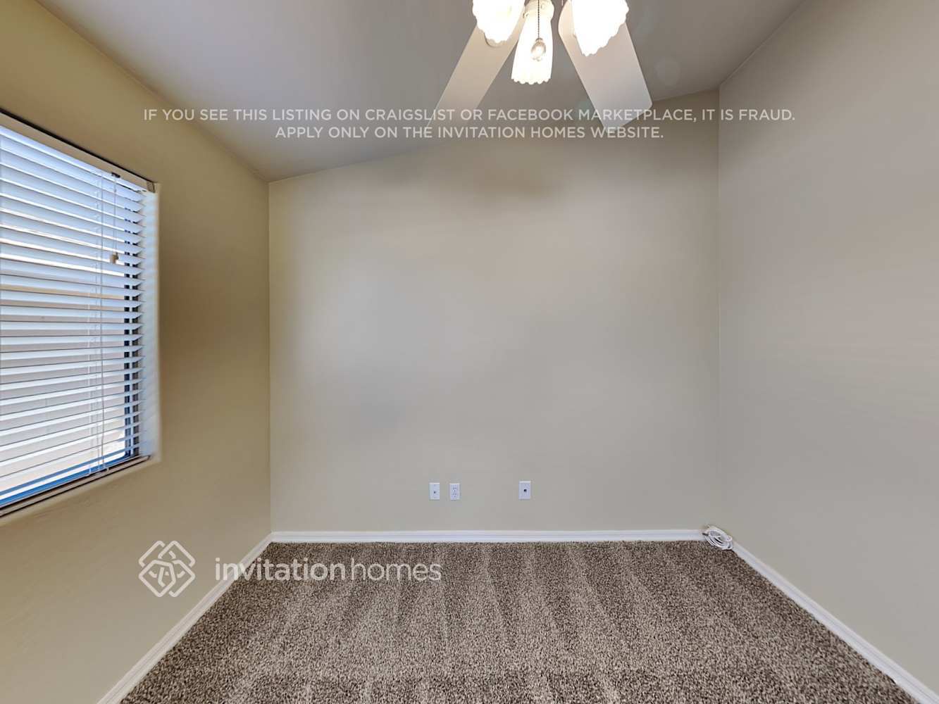 Building Photo - 13516 W Solano Dr