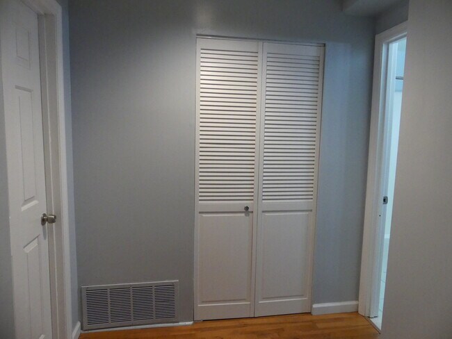 Building Photo - 1420 Menard St