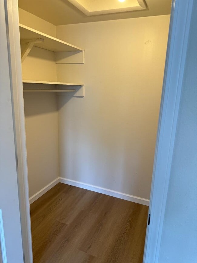 Building Photo - 103 Meadowlark Dr