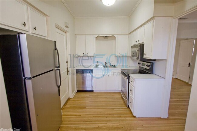 Building Photo - 1315 Kavanaugh Blvd