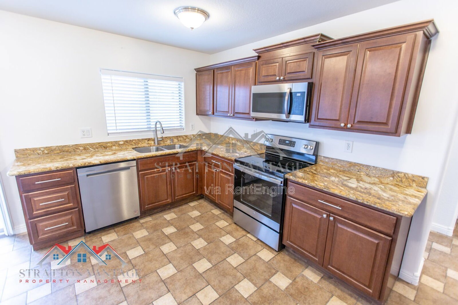 Building Photo - 110 Cholla St