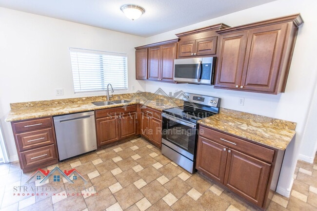 Building Photo - 110 Cholla St