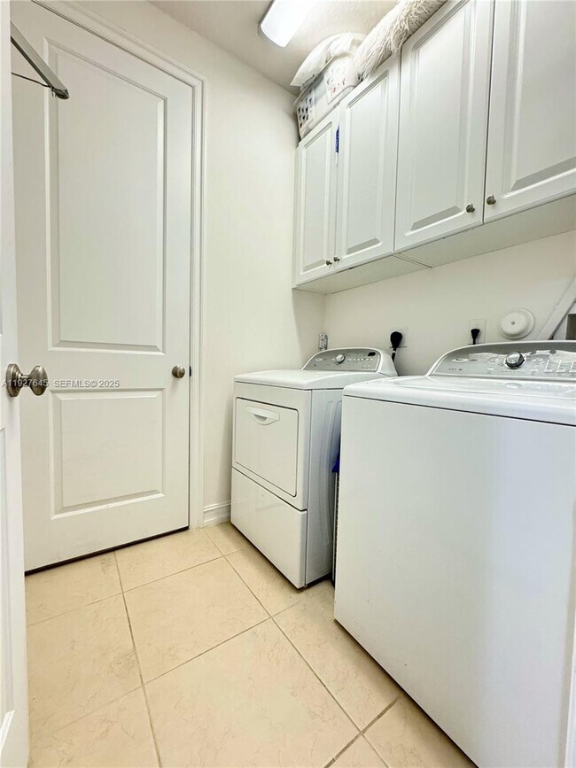 Building Photo - 13017 Riverwalk Cir S