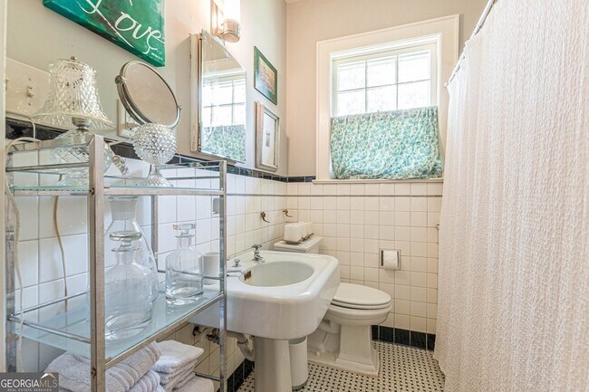 Building Photo - 1878 Cambridge Ave