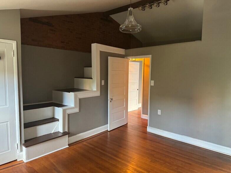 Exposed Brick and High Ceiling Master - 2021 W Girard Ave