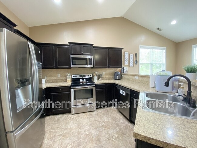 Building Photo - 463 Juno Dr