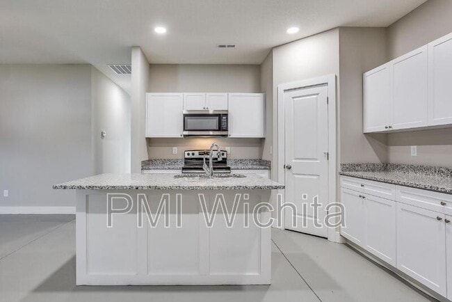 Building Photo - 5238 N Cypress St