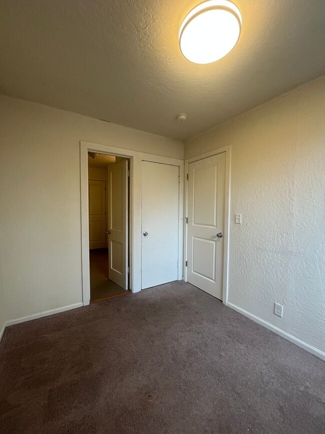 Building Photo - Remodeled 2-Bedroom Bungalow!