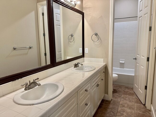 Building Photo - $2,295 Locan & Gettysburg, 4 Bedroom Home - Rialto Ave, Clovis