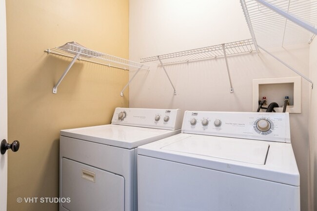 Building Photo - 1028 Heron Cir