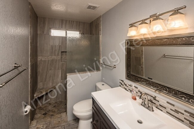 Building Photo - POOL HOME WITH CASITA