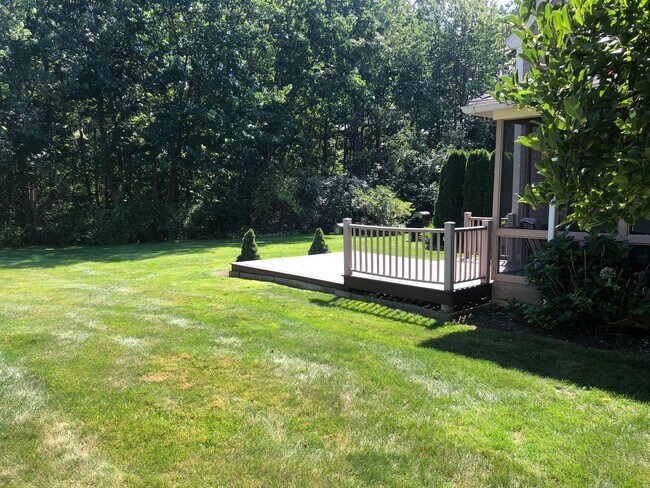 Building Photo - Beautiful 4 Bed/2.5 Bath Condo Available Now in Portsmouth NH |