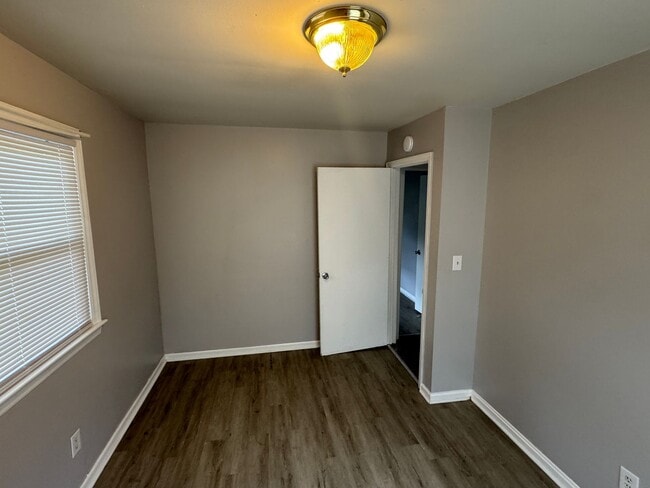 Building Photo - One Month Free Rent with 2 Year Lease! Ren...