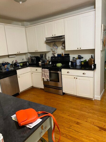 Primary Photo - 1728 Beacon St