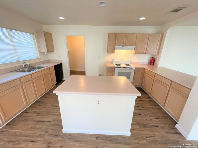 Building Photo - 8214 Chestnut Manor Dr