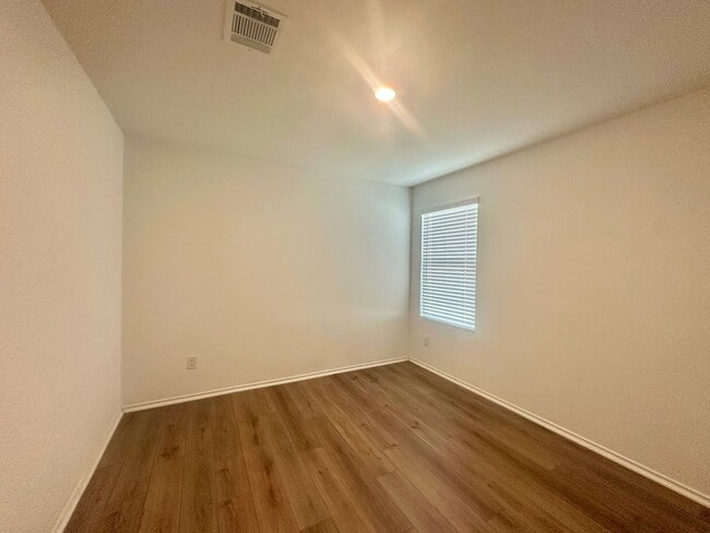 Building Photo - 109 Hasty Heart Ct