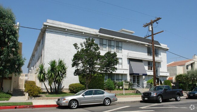 Building Photo - 5231 Zelzah Ave