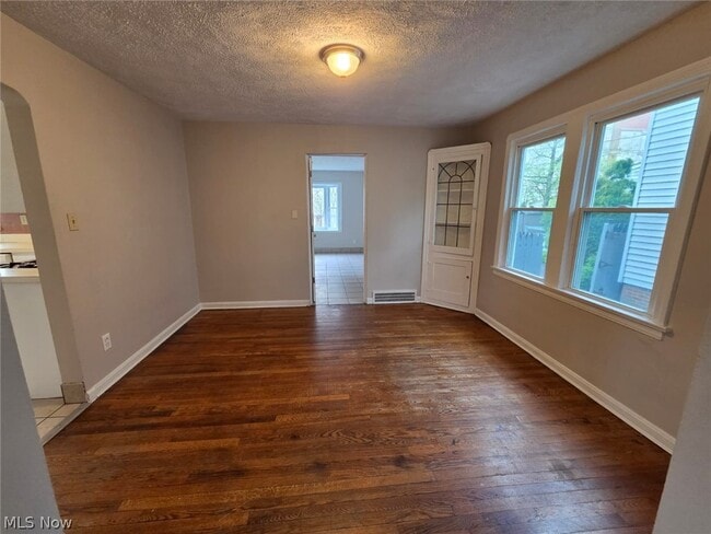 Building Photo - 4021 Bushnell Rd