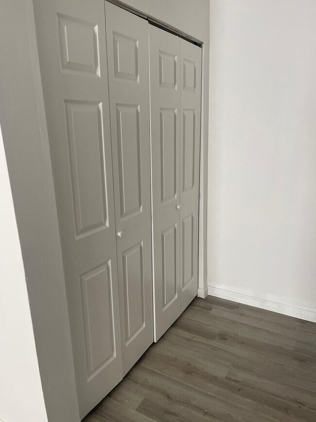 Building Photo - Modern 2-Bed, 1-Bath Oasis with Central Ai...