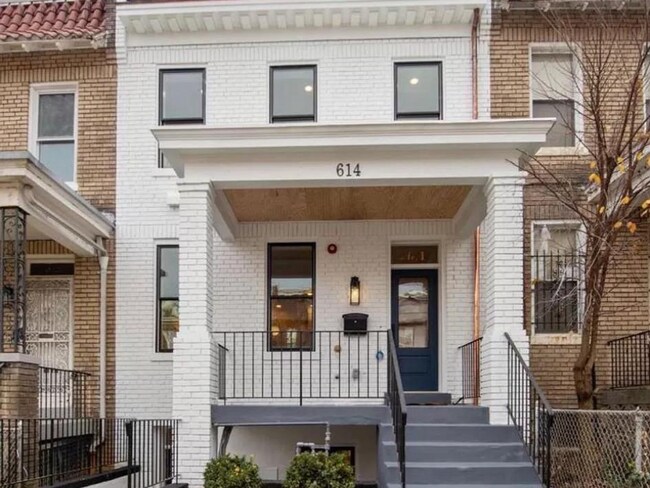 Building Photo - 614 OTIS Pl NW