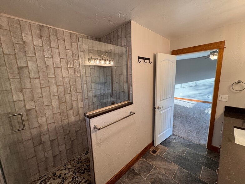 Custom Walkin Shower - 5485 Glenellen Dr