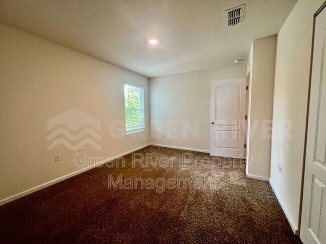 Building Photo - 294 Aralia Ln