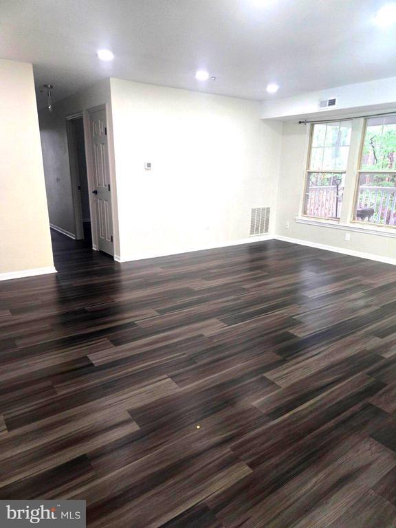 Building Photo - 905 Woodbridge Ct