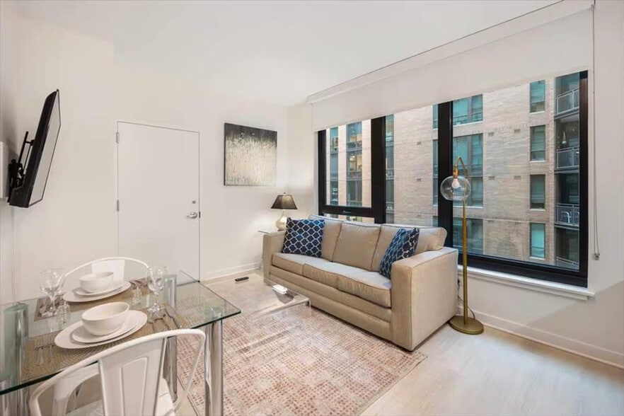 Building Photo - 315 J St