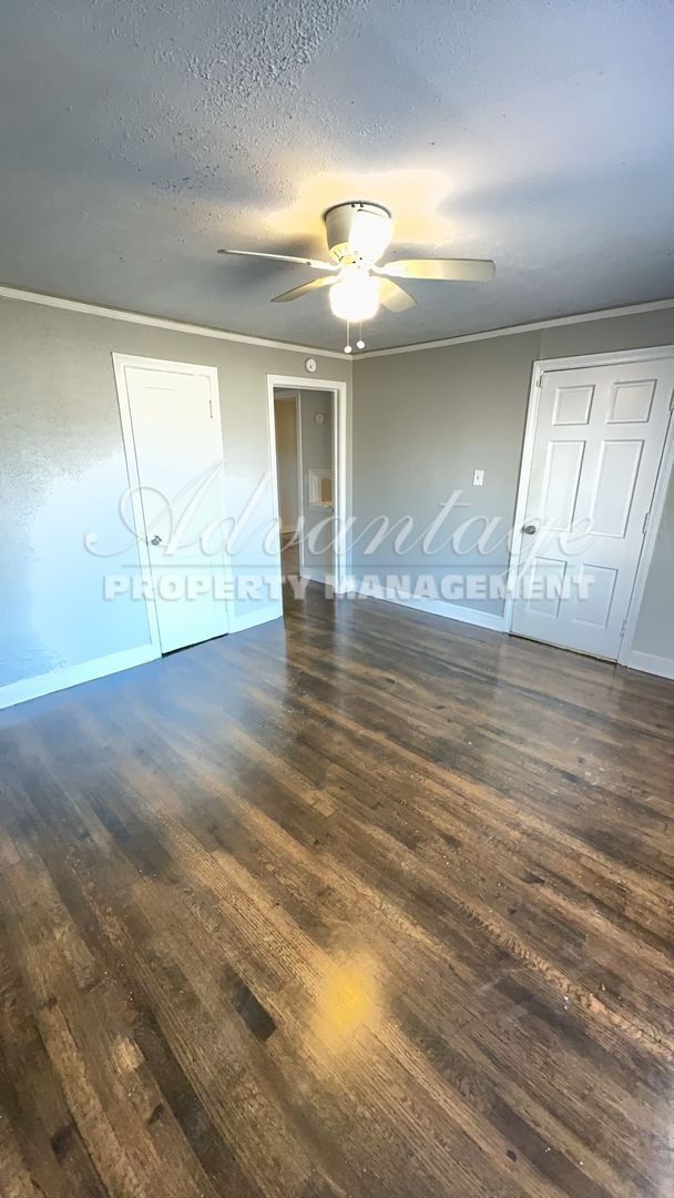 Building Photo - Newly Renovated Duplex in Oakhaven