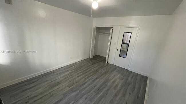 Building Photo - 320 86th St