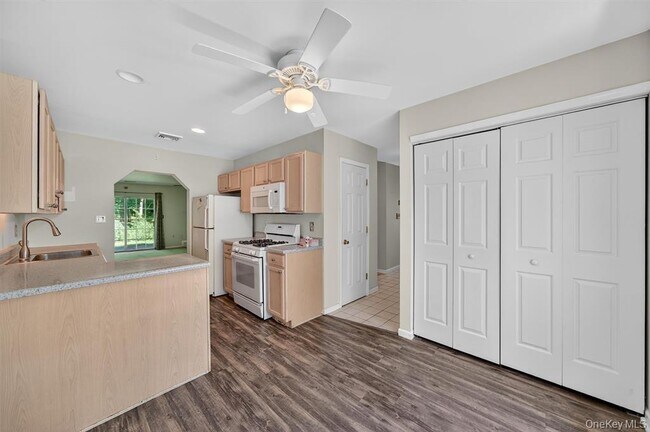 Building Photo - 226 Eagleton Dr