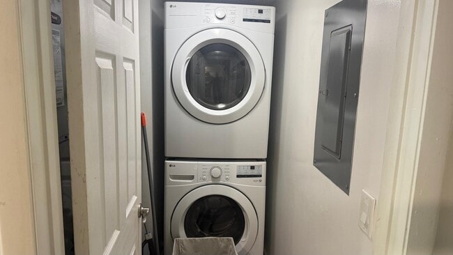 Building Photo - 1284 S Military Trail