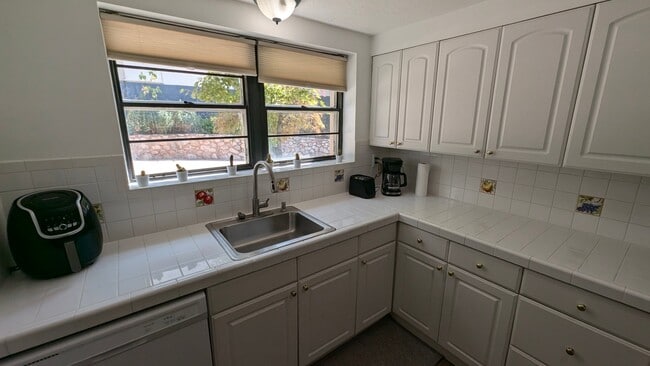 Building Photo - 711 S 1300 E