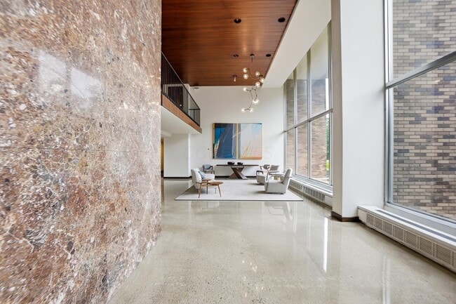 Building Photo - 1000 Urlin Ave
