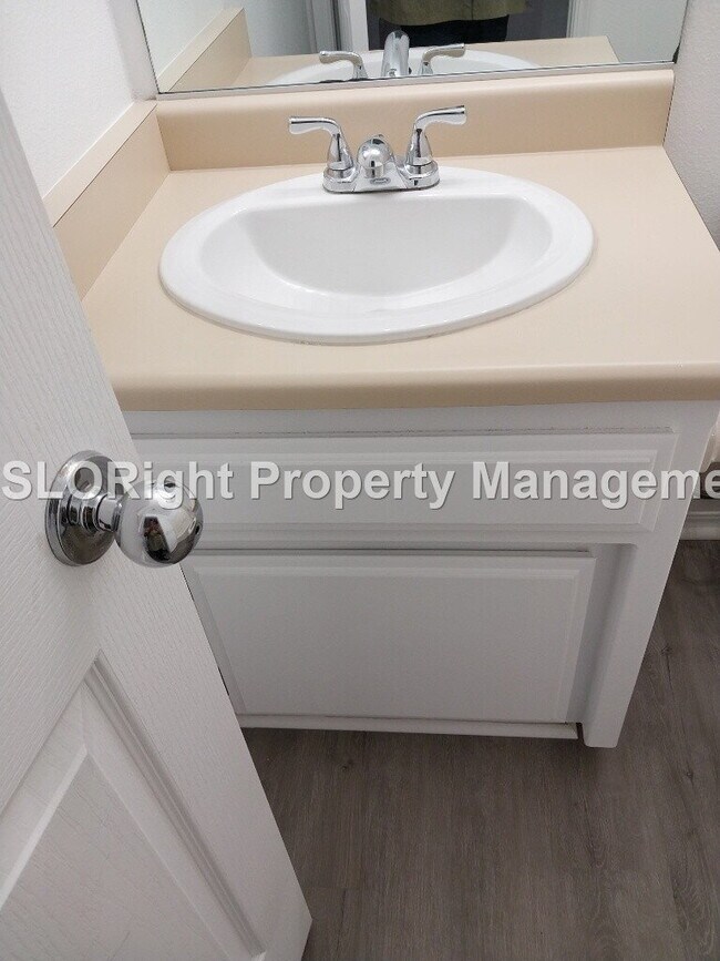 Building Photo - AVAILABLE NOW - 3 Bed, 2.5 Bath Nipomo Condo